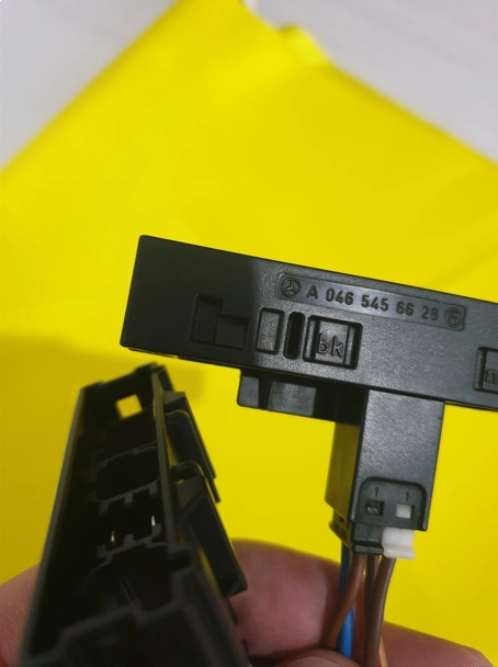 resimler/genel/Mercedes w211 koltuk soketi orjinal ÇIKMA a0465456628 